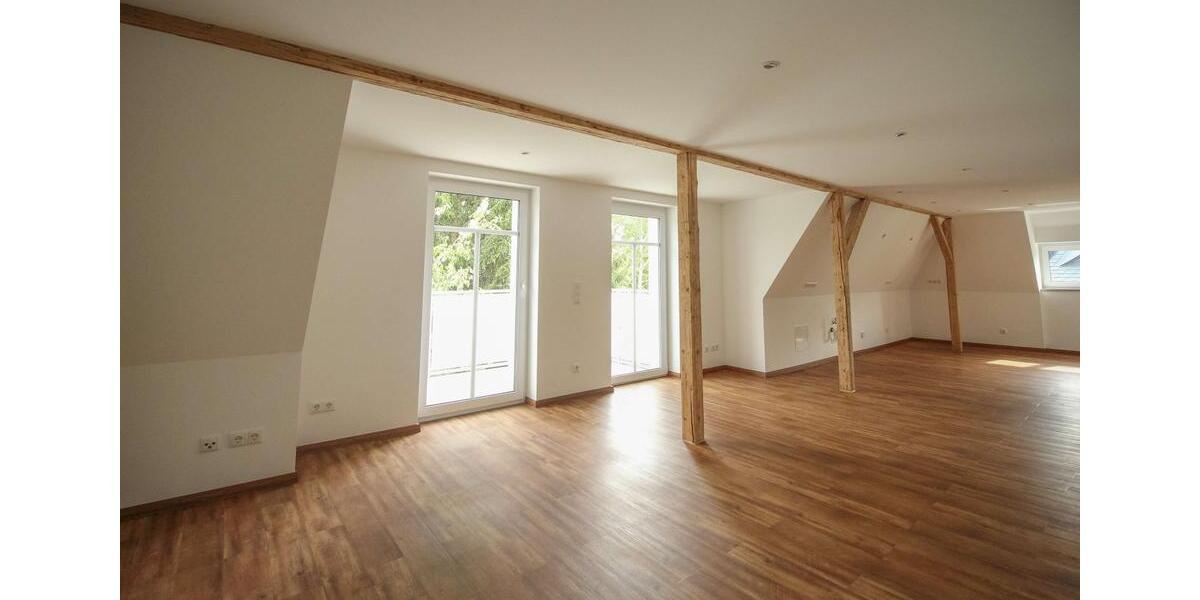 Etagenwohnung Rodewisch - 4 Zimmer, 98 m&sup2;, 910&euro; | Angebot:25626384
