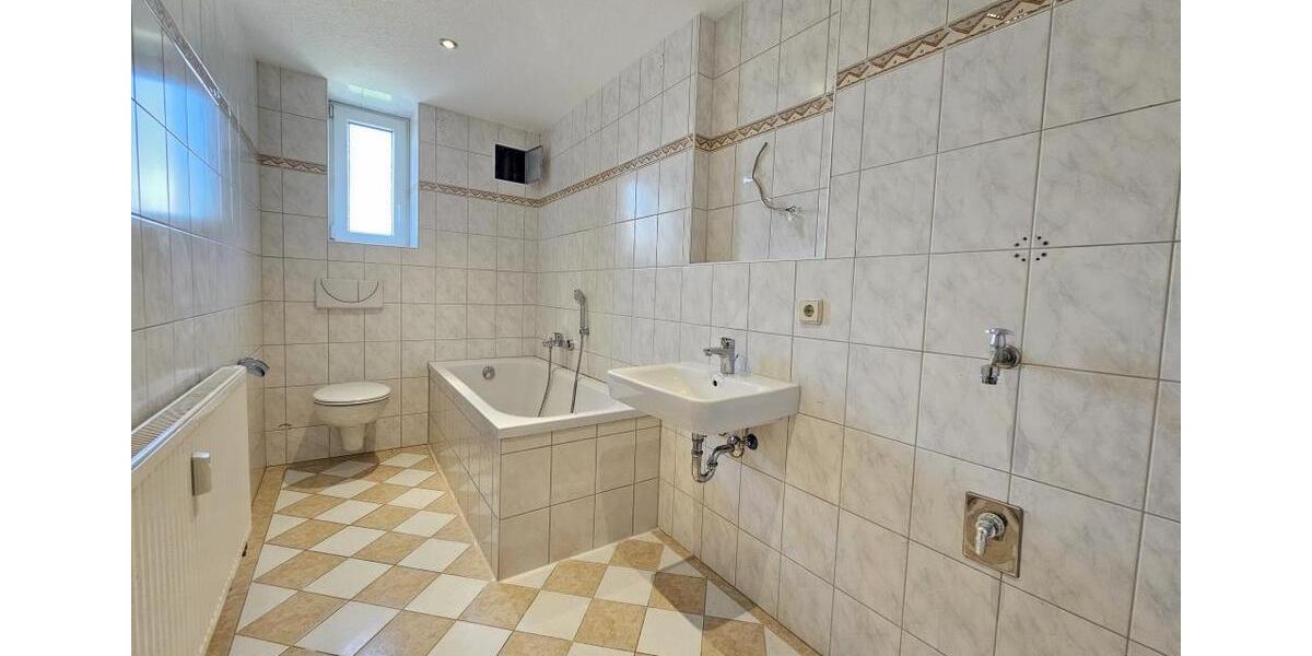 Dachgeschoßwohnung Aue-Bad Schlema Bad Schlema - 3 Zimmer, 84 m&sup2;, 463&euro; | Angebot:26251360