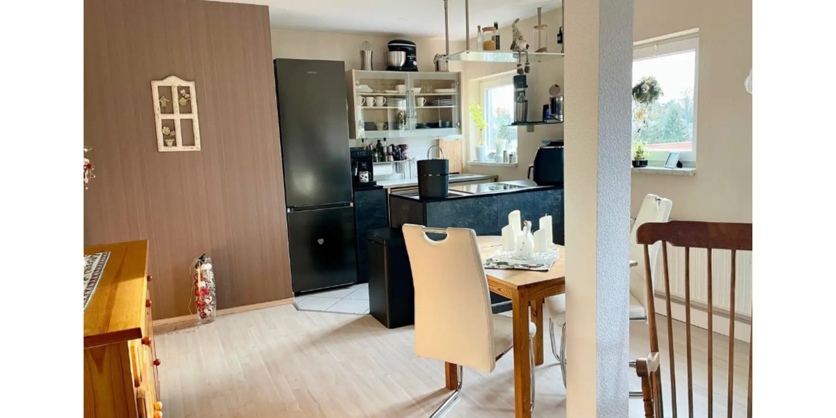 Etagenwohnung Meerane - 2.5 Zimmer, 66 m&sup2;, 390&euro; | Angebot:25145913