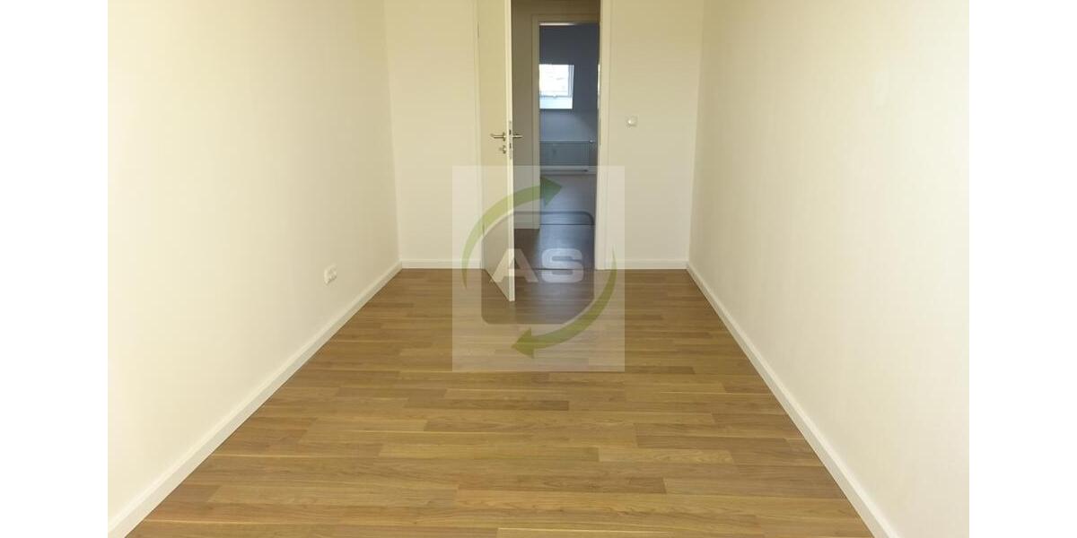 Dachgeschoßwohnung Zwickau - 5 Zimmer, 133 m&sup2;, 950&euro; | Angebot:23792815