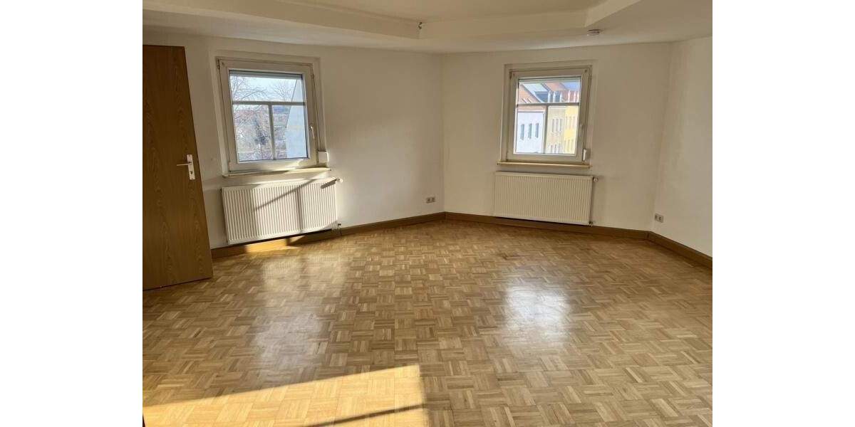 Etagenwohnung Meerane - 3 Zimmer, 87 m&sup2;, 480&euro; | Angebot:25665453