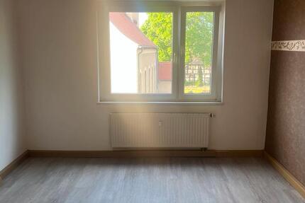 Wohnung Schmölln - 3 Zimmer, 72 m&sup2;, 600&euro; | Angebot:27533390
