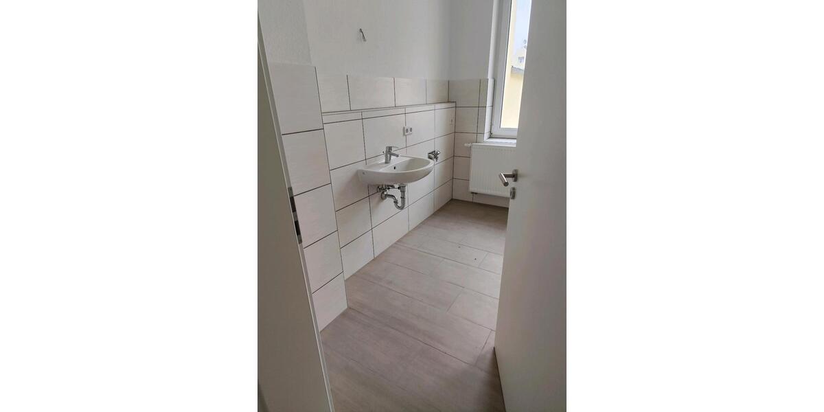 Etagenwohnung Glauchau - 2 Zimmer, 72 m&sup2;, 395&euro; | Angebot:25100565