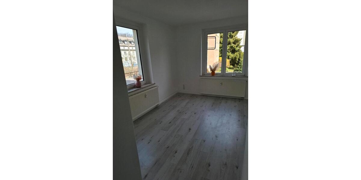 Erdgeschoßwohnung Gornsdorf - 2 Zimmer, 50 m&sup2;, 300&euro; | Angebot:25933585