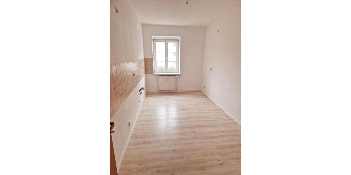 Etagenwohnung Glauchau - 2 Zimmer, 64 m&sup2;, 375&euro; | Angebot:24769783