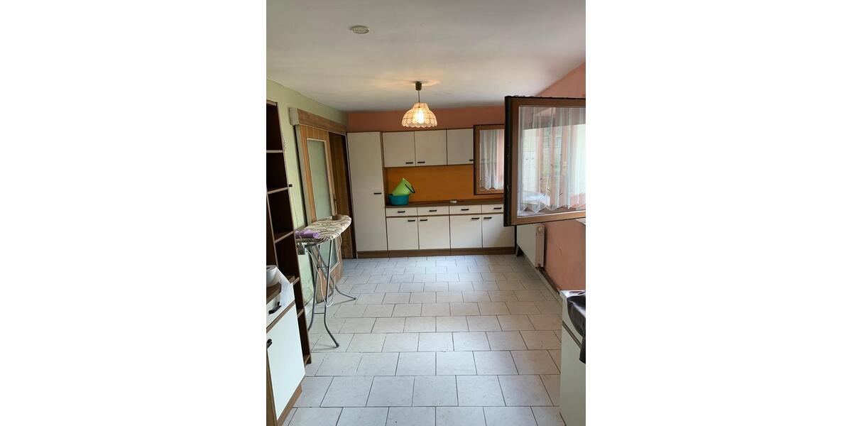 Reihenhaus Werdau - 9 Zimmer, 180 m&sup2;, 95.000&euro; | Angebot:25900449