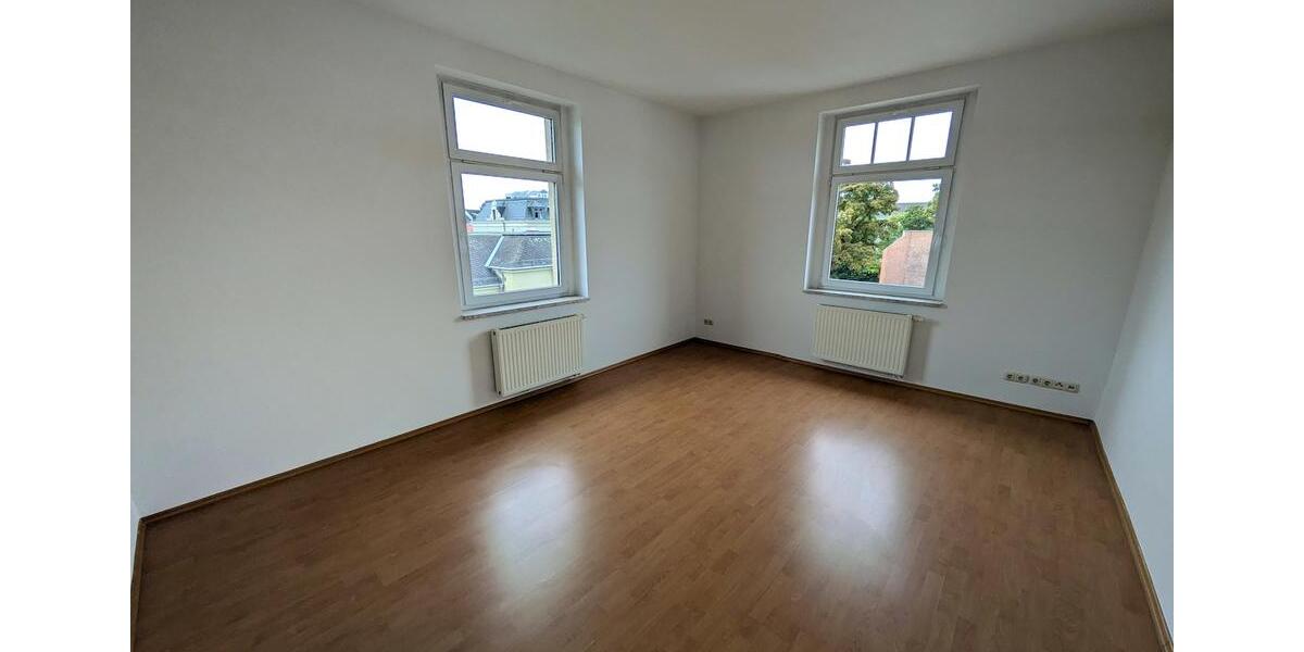 Etagenwohnung Zwickau - 8 Zimmer, 222 m&sup2;, 1.350&euro; | Angebot:25945632