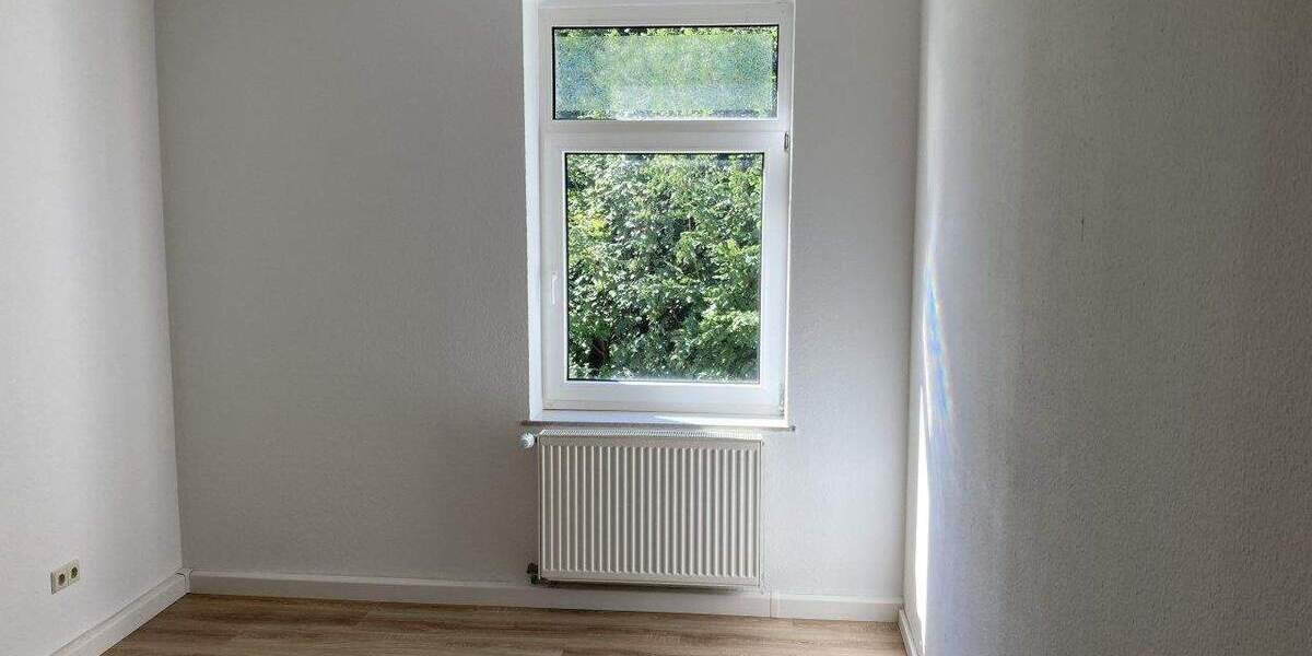 Etagenwohnung Zwickau Eckersbach - 3 Zimmer, 76 m&sup2;, 350&euro; | Angebot:25802813