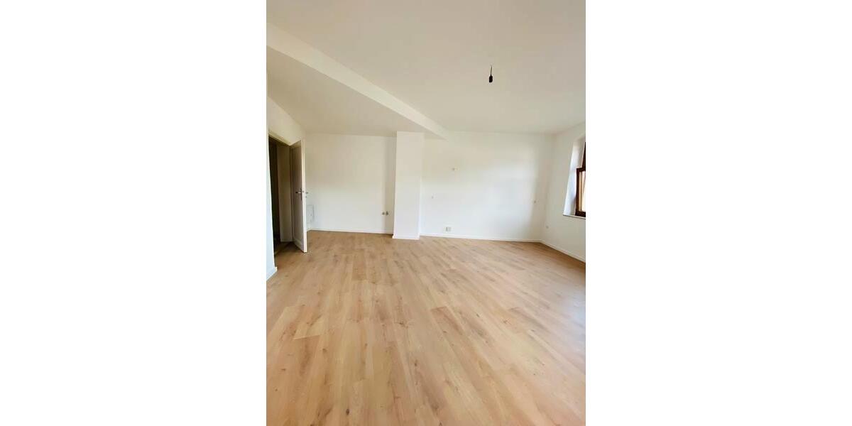 Etagenwohnung Meerane - 2 Zimmer, 67 m&sup2;, 335&euro; | Angebot:26039494