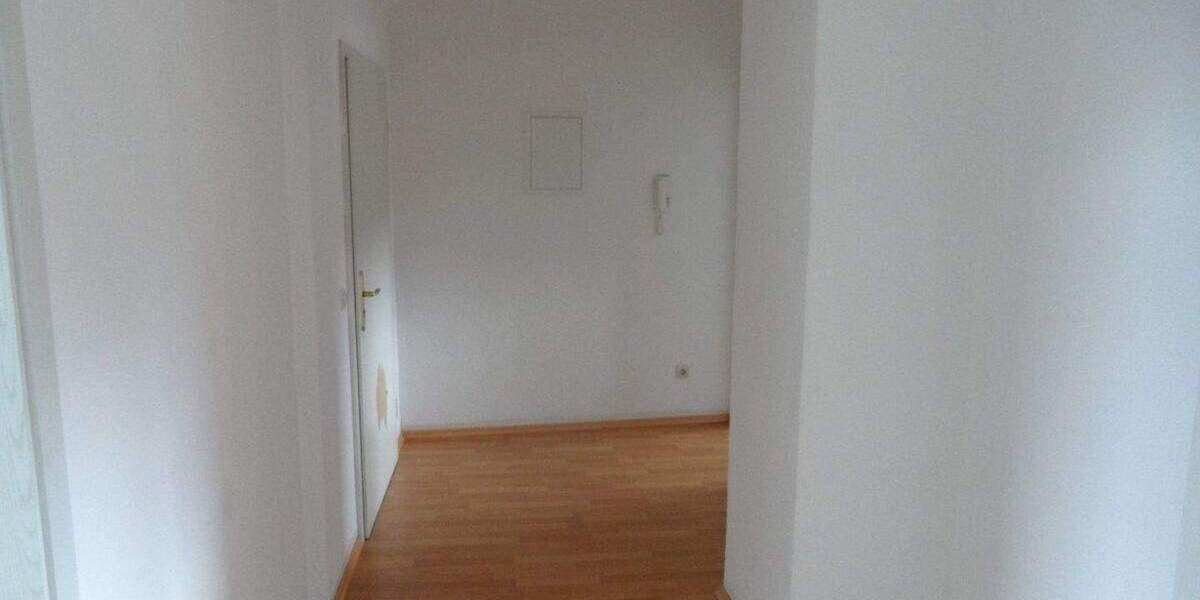 Etagenwohnung Zwickau Innenstadt - 2 Zimmer, 64 m&sup2;, 385&euro; | Angebot:25707517