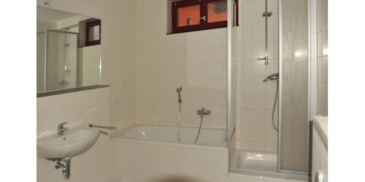 Dachgeschoßwohnung Zwickau - 2 Zimmer, 77 m&sup2;, 540&euro; | Angebot:24474774