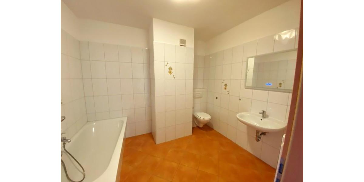Etagenwohnung Reichenbach im Vogtland - 3 Zimmer, 81 m&sup2;, 490&euro; | Angebot:25054405