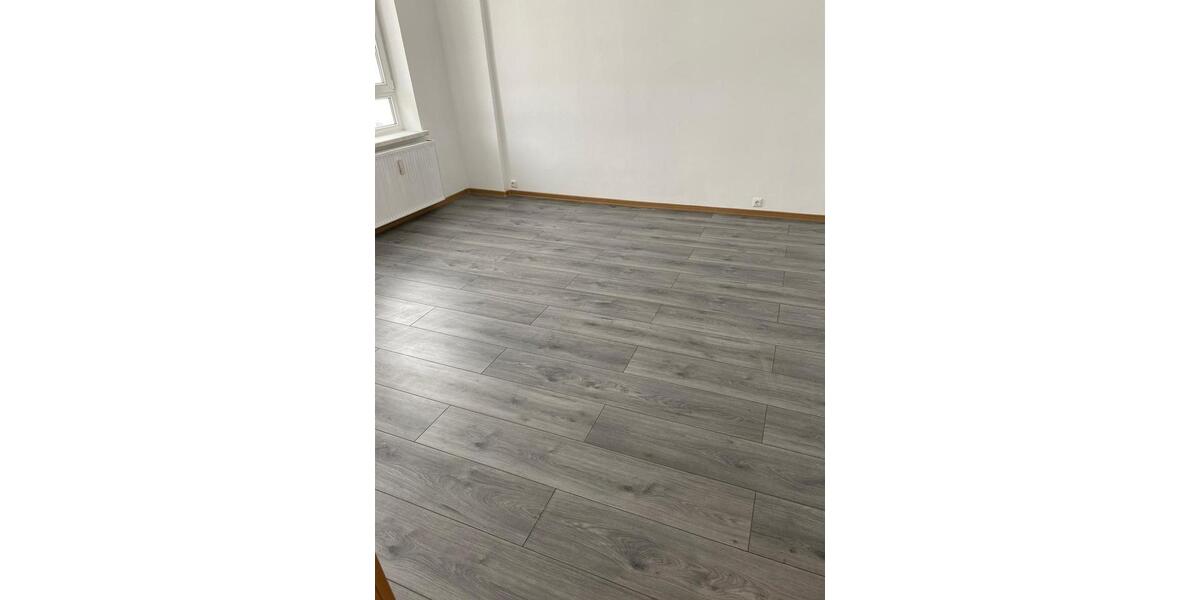 Etagenwohnung Glauchau - 4 Zimmer, 82 m&sup2;, 470&euro; | Angebot:24312491