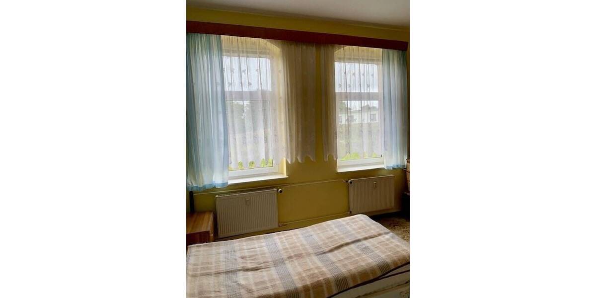 Reihenmittelhaus Netzschkau - 8 Zimmer, 176 m&sup2;, 70.000&euro; | Angebot:25741454