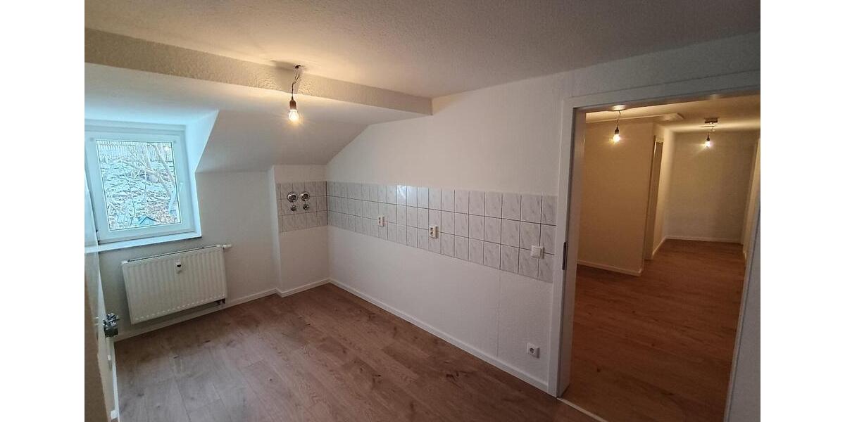 Dachgeschoßwohnung Reichenbach im Vogtland - 3 Zimmer, 74 m&sup2;, 450&euro; | Angebot:25219041