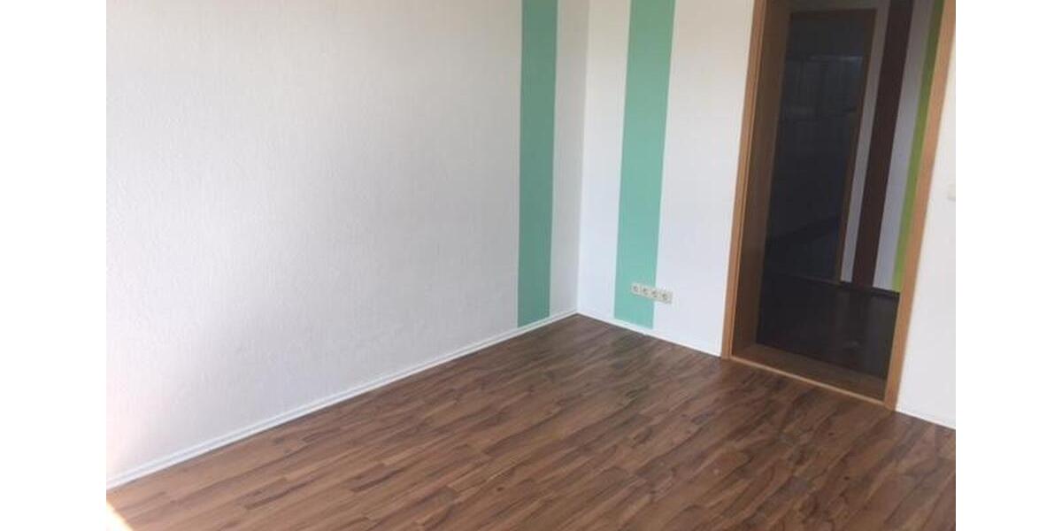 Etagenwohnung Reichenbach im Vogtland - 6 Zimmer, 133 m&sup2;, 699&euro; | Angebot:25919813