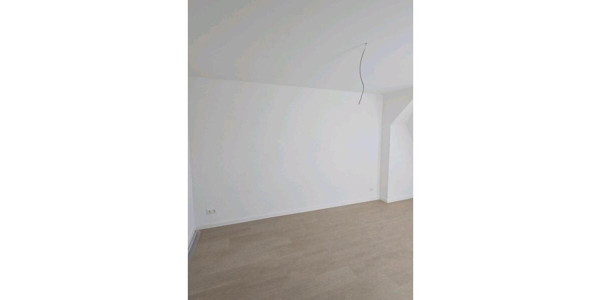 Dachgeschoßwohnung Zwickau Neuplanitz - 4 Zimmer, 70 m&sup2;, 700&euro; | Angebot:23910858