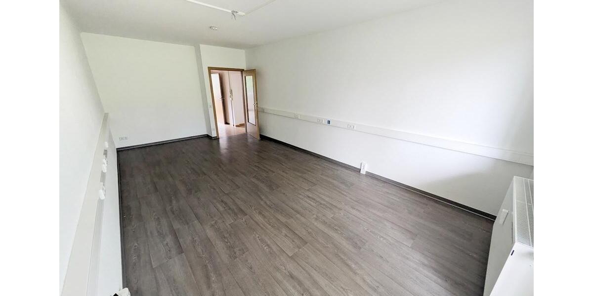 Etagenwohnung Limbach-Oberfrohna Oberfrohna - 3 Zimmer, 82 m&sup2;, 450&euro; | Angebot:26008244