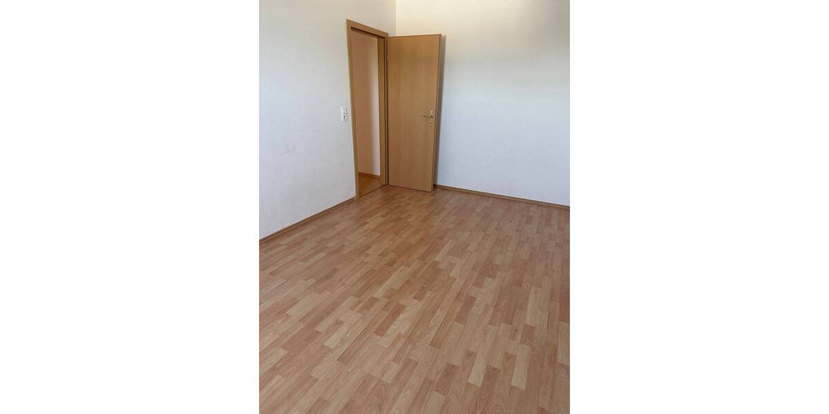 Etagenwohnung Zwickau Bahnhofsvorstadt - 4 Zimmer, 80 m&sup2;, 450&euro; | Angebot:25737496