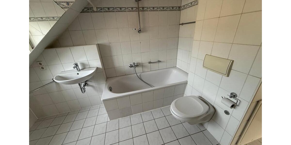 Dachgeschoßwohnung Auerbach/Vogtland Vogtland - 2 Zimmer, 77 m&sup2;, 460&euro; | Angebot:24337412