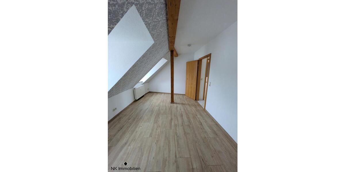 Dachgeschoßwohnung Zwickau - 4 Zimmer, 95 m&sup2;, 620&euro; | Angebot:25945678