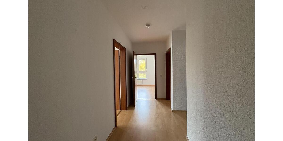 Etagenwohnung Zwickau Neuplanitz - 3 Zimmer, 81 m&sup2;, 540&euro; | Angebot:23791641
