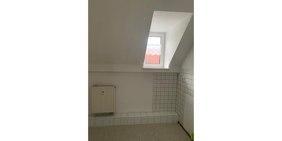 Dachgeschoßwohnung Schmölln - 2 Zimmer, 40 m&sup2;, 300&euro; | Angebot:25895135