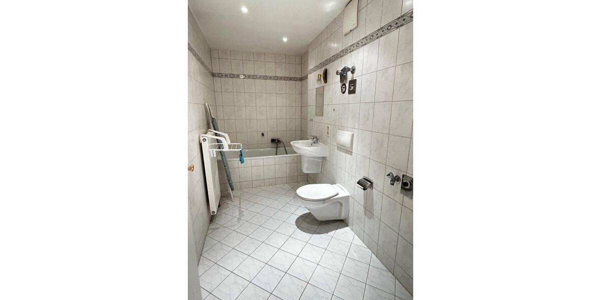 Dachgeschoßwohnung Zwickau - 1 Zimmer, 40 m&sup2;, 250&euro; | Angebot:25057003