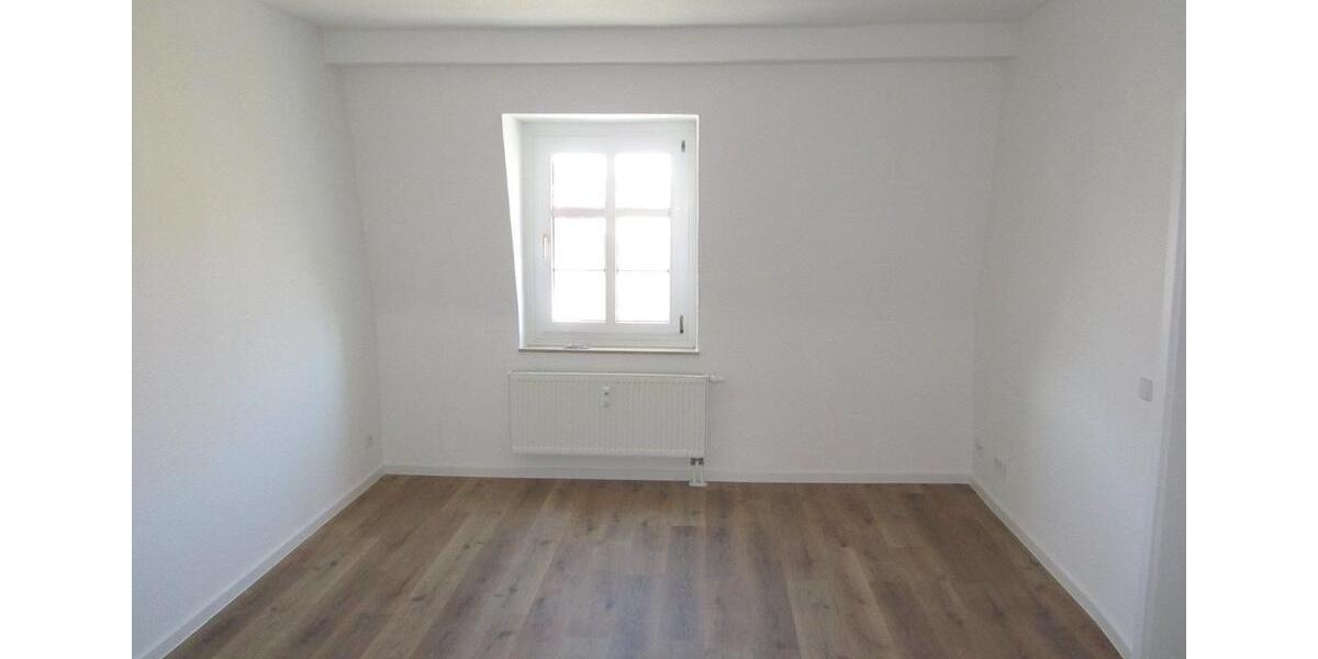Etagenwohnung Zwickau - 2 Zimmer, 60 m&sup2;, 350&euro; | Angebot:25974143
