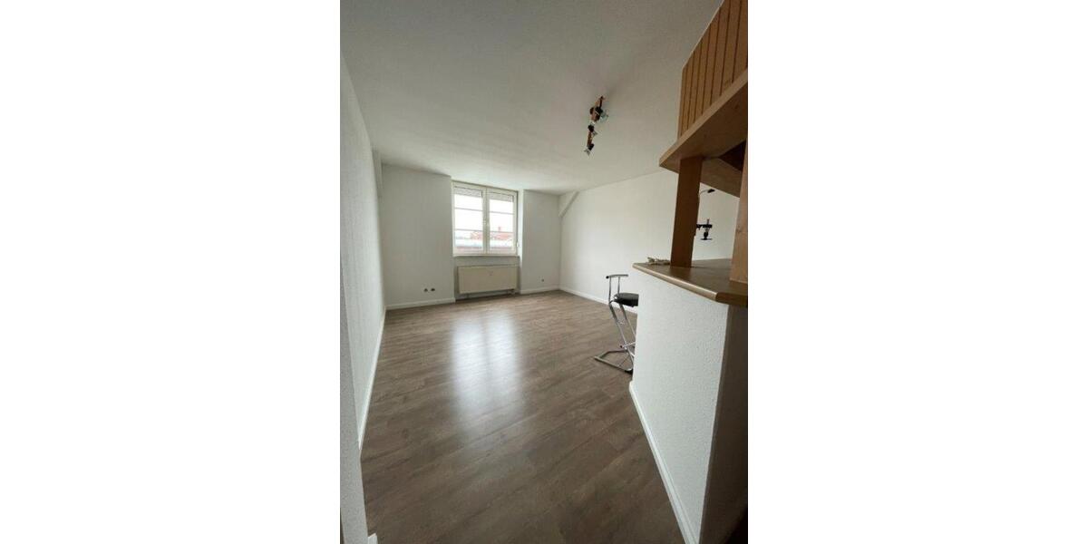 Dachgeschoßwohnung Crimmitschau - 2 Zimmer, 47 m&sup2;, 250&euro; | Angebot:25713808