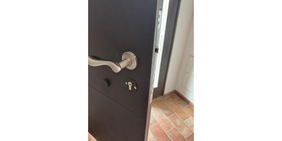 Dachgeschoßwohnung Crimmitschau - 1 Zimmer, 11 m&sup2;, 350&euro; | Angebot:25805277