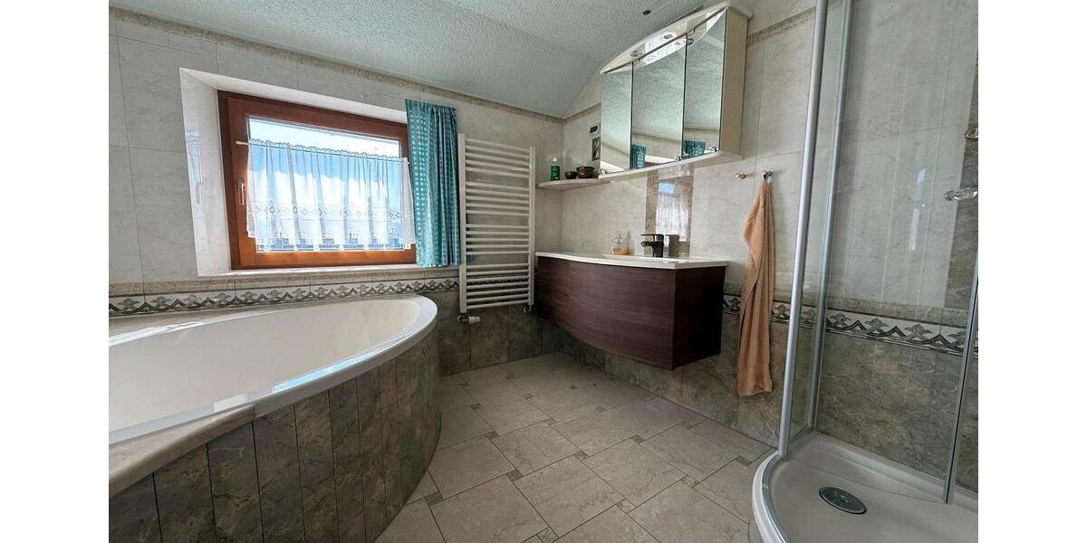 Doppelhaushälfte Treuen - 12 Zimmer, 150 m&sup2;, 185.000&euro; | Angebot:25656852