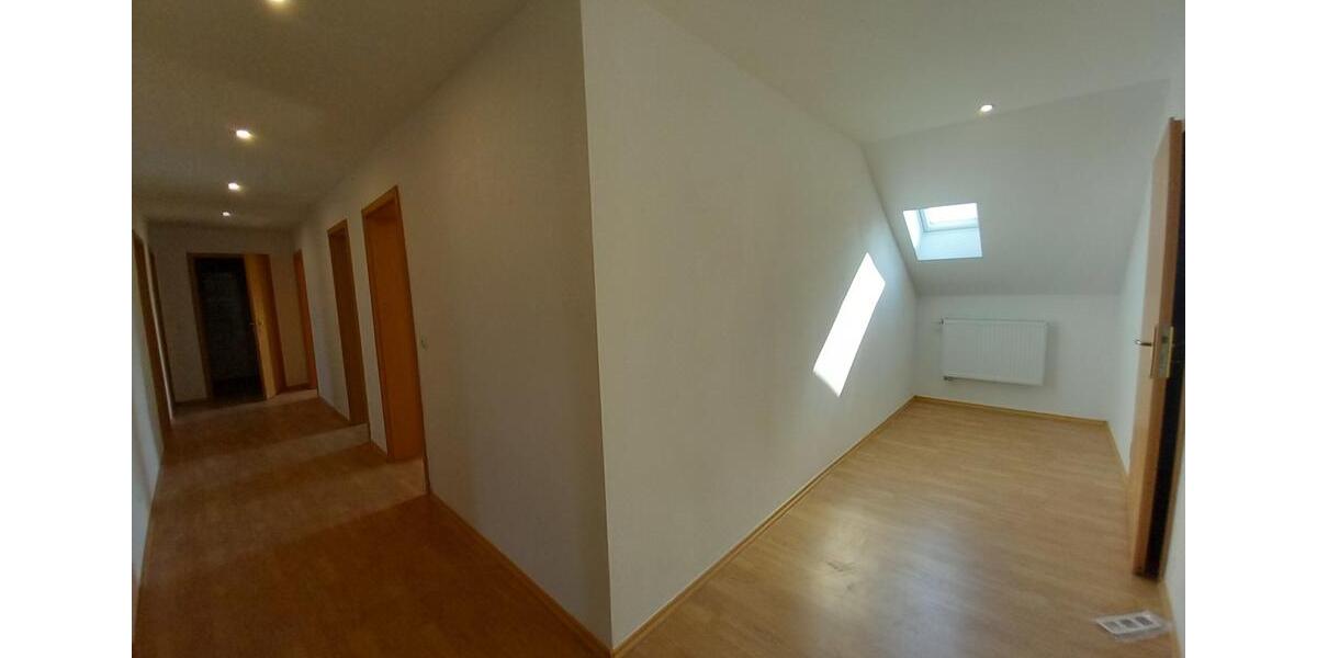 Etagenwohnung Werdau - 5 Zimmer, 126 m&sup2;, 756&euro; | Angebot:21481505