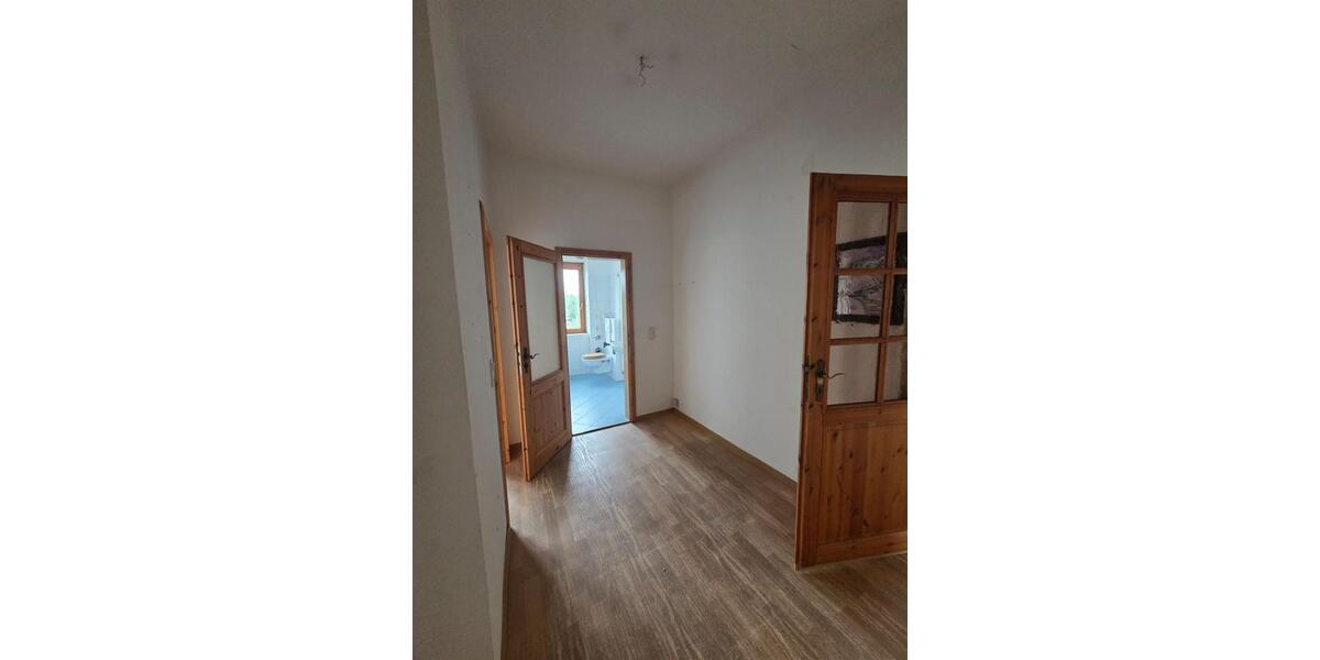 Etagenwohnung Meerane - 3 Zimmer, 80 m&sup2;, 440&euro; | Angebot:25902788