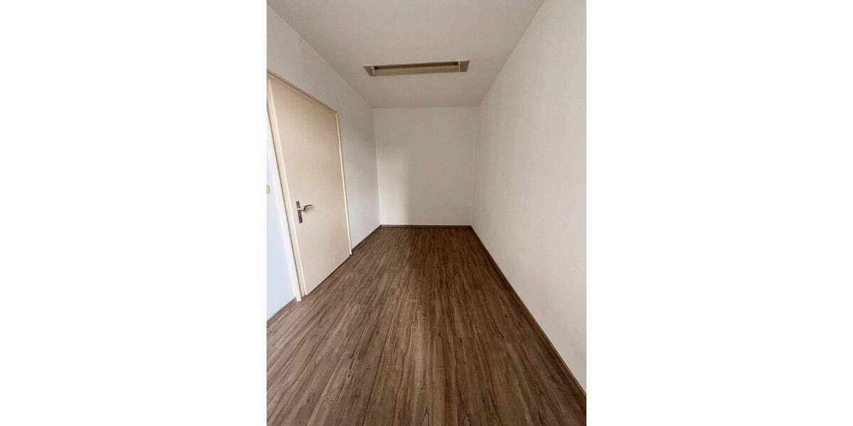 Etagenwohnung Zwickau Innenstadt - 5 Zimmer, 120 m&sup2;, 600&euro; | Angebot:25729285