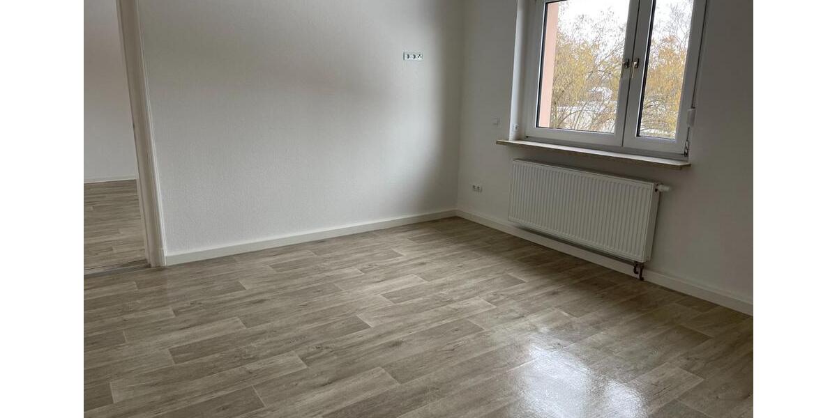 Etagenwohnung Glauchau - 3 Zimmer, 105 m&sup2;, 1.000&euro; | Angebot:24781604