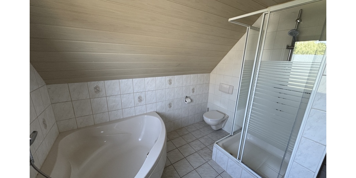 Großzügiges Einfamilienhaus mit Sauna, Sonnenterrasse und drei Garagen in Berga-Wünschendorf. - Einfamilienhaus Berga-Wünschendorf Wünschendorf | Angebot:27266296