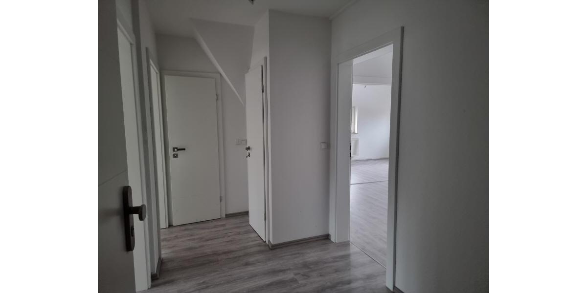Dachgeschoßwohnung Glauchau - 3 Zimmer, 80 m&sup2;, 560&euro; | Angebot:24175157