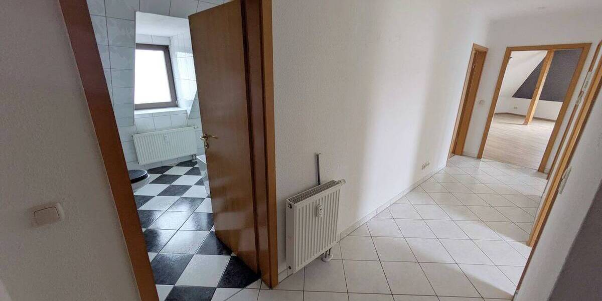 Etagenwohnung Zwickau Innenstadt - 4 Zimmer, 95 m&sup2;, 620&euro; | Angebot:26779409