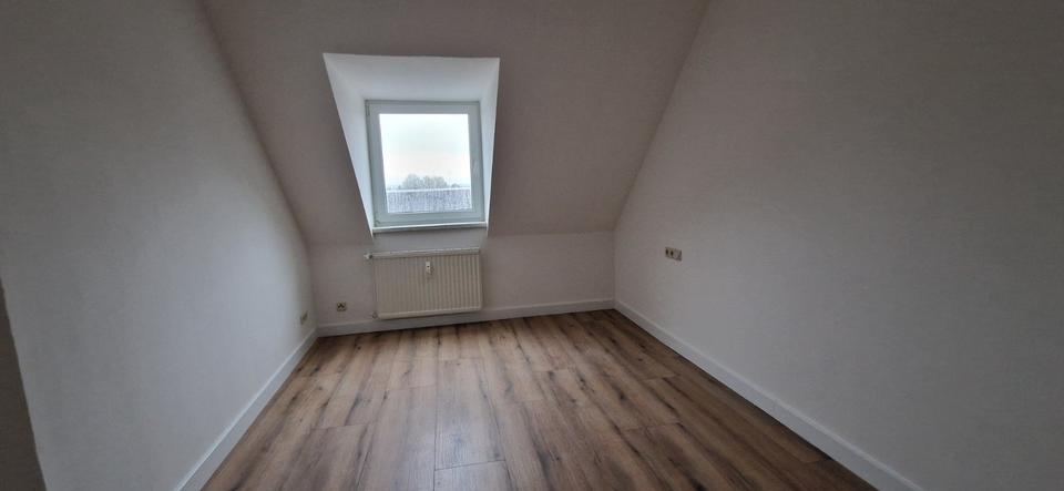 Dachgeschoßwohnung Hohenstein-Ernstthal Ernstthal - 5 Zimmer, 98 m&sup2;, 630&euro; | Angebot:25232383