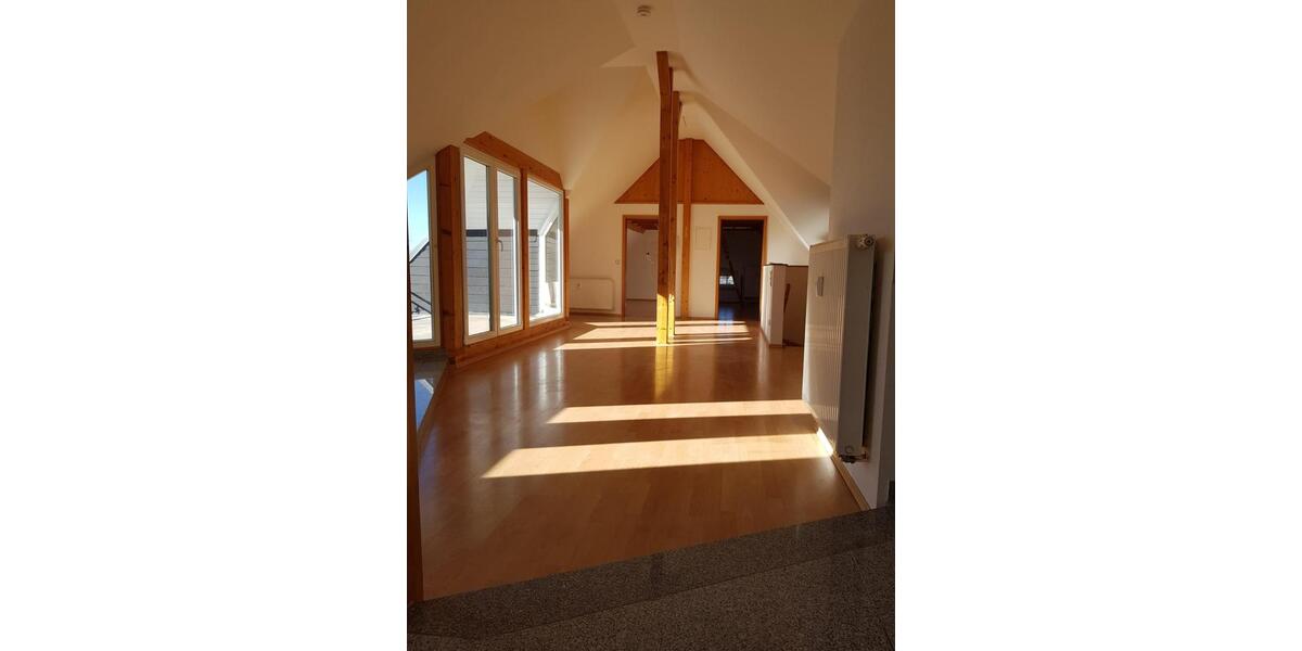 Dachgeschoßwohnung Hohenstein-Ernstthal Ernstthal - 3 Zimmer, 85 m&sup2;, 640&euro; | Angebot:25255010