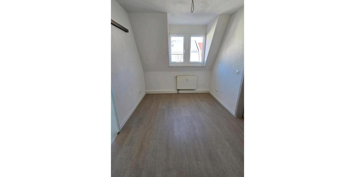 Dachgeschoßwohnung Zwickau Neuplanitz - 4 Zimmer, 70 m&sup2;, 700&euro; | Angebot:23910858