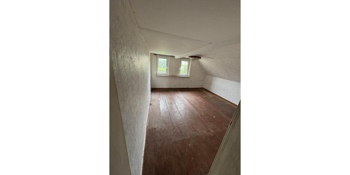 Einfamilienhaus Hohenstein-Ernstthal Ernstthal - 10 Zimmer, 140 m&sup2;, 78.000&euro; | Angebot:21974079