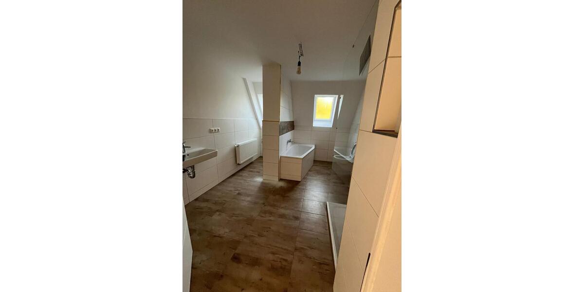 Dachgeschoßwohnung Gößnitz - 3 Zimmer, 130 m&sup2;, 1.220&euro; | Angebot:25923857