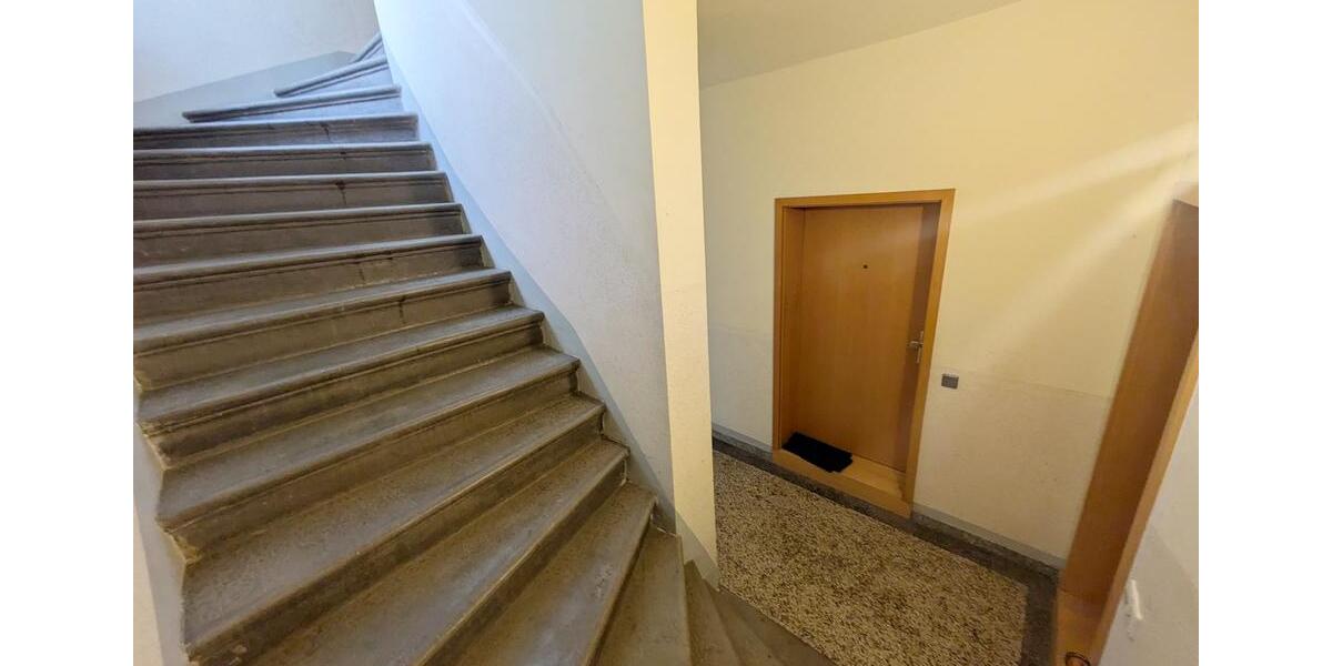 Dachgeschoßwohnung Zwickau - 2 Zimmer, 62 m&sup2;, 330&euro; | Angebot:25945672