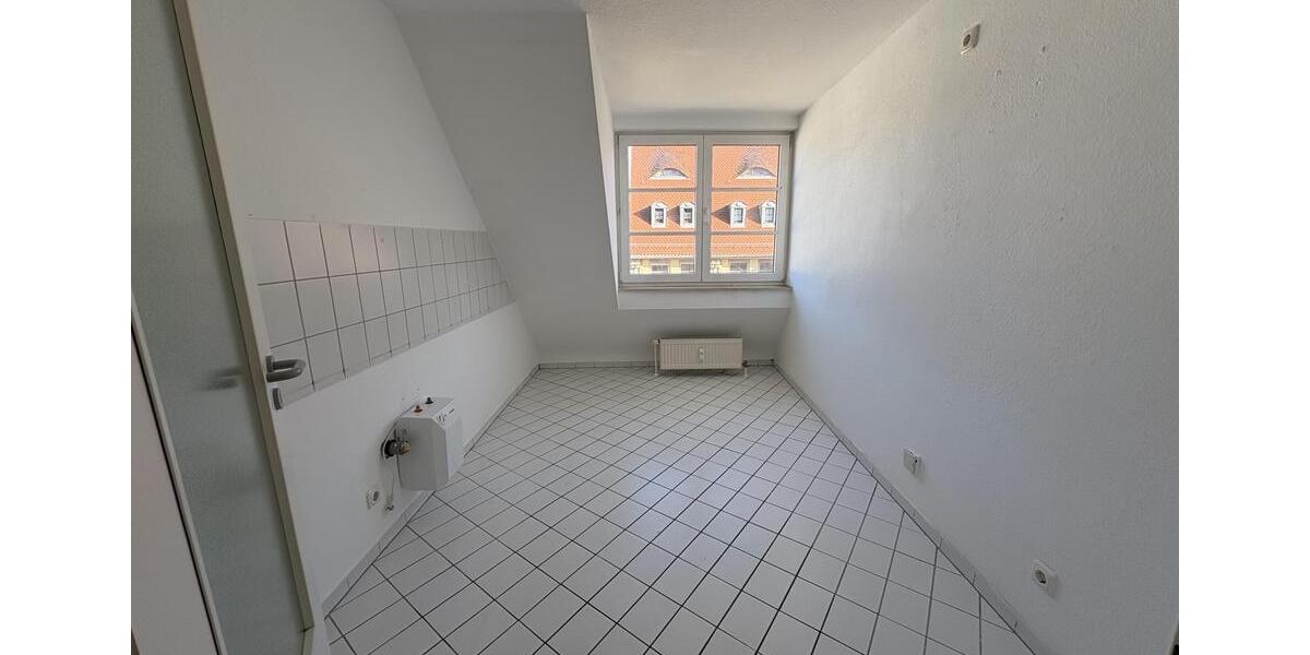Dachgeschoßwohnung Zwickau - 2 Zimmer, 61 m&sup2;, 370&euro; | Angebot:25255878