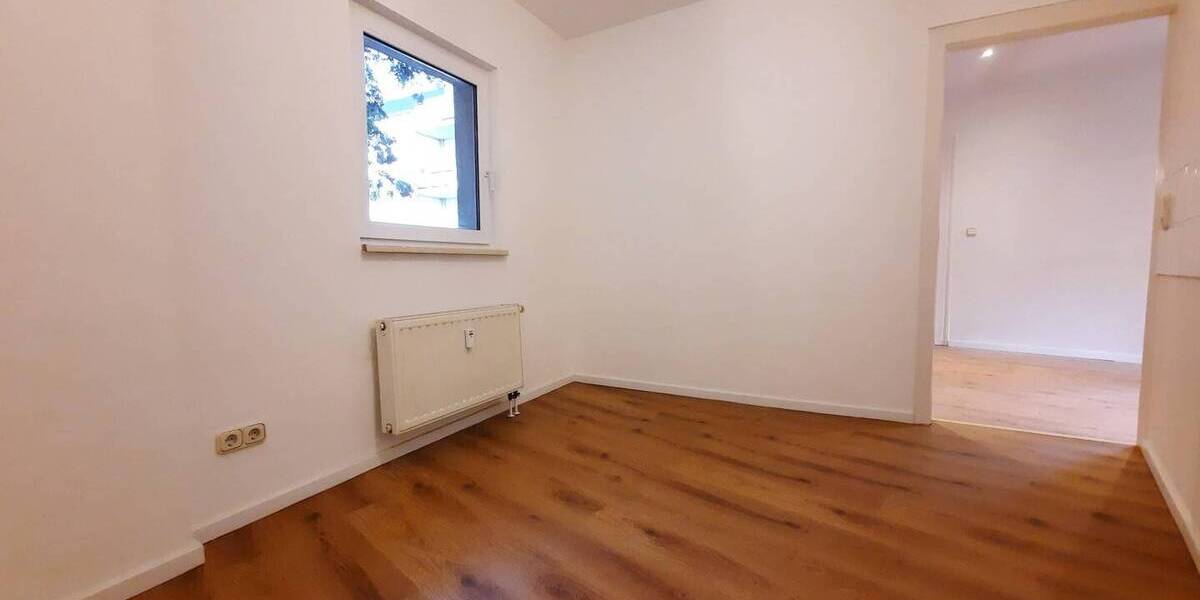 Mehrfamilienhaus, Wohnhaus Sachsen - Limbach-Oberfrohna Limbach-Oberfrohna - 3 Zimmer, 71 m&sup2;, 480&euro; | Angebot:26913716