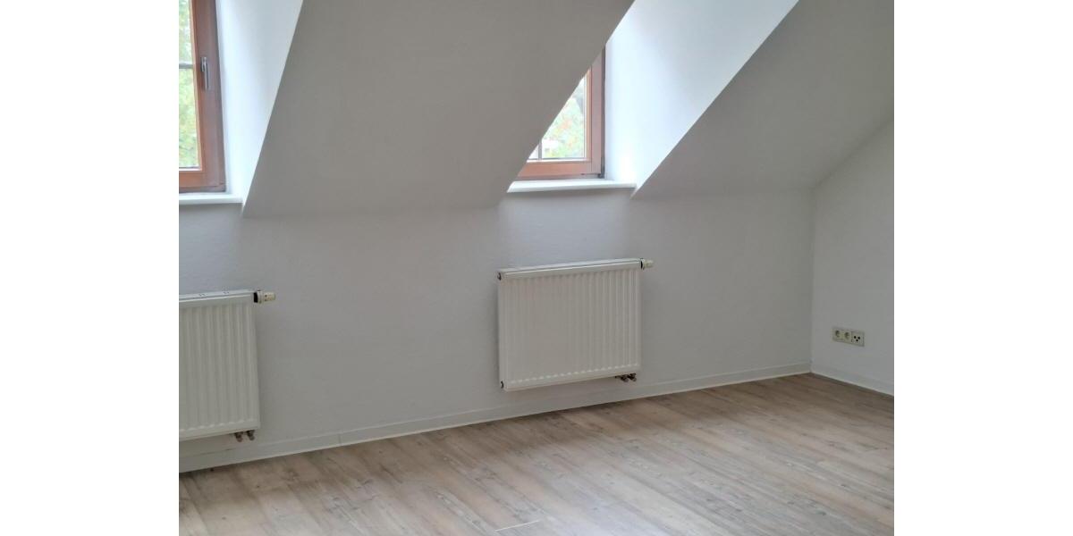 Dachgeschoßwohnung Zwickau - 2 Zimmer, 52 m&sup2;, 280&euro; | Angebot:23118135