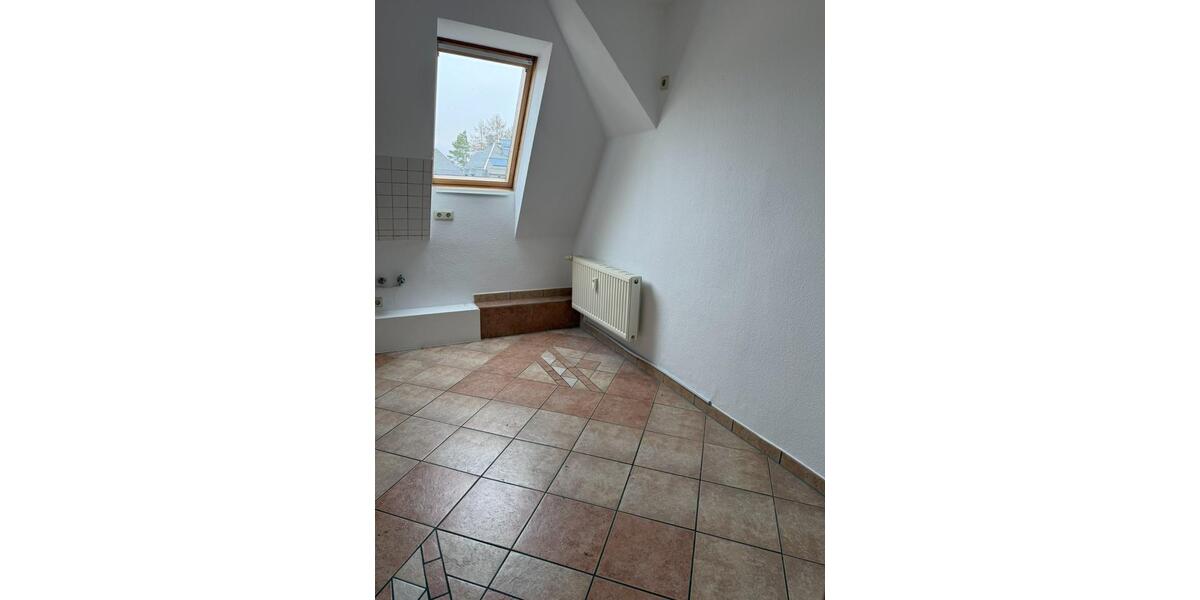 Dachgeschoßwohnung Limbach-Oberfrohna Oberfrohna - 4 Zimmer, 80 m&sup2;, 400&euro; | Angebot:25868353