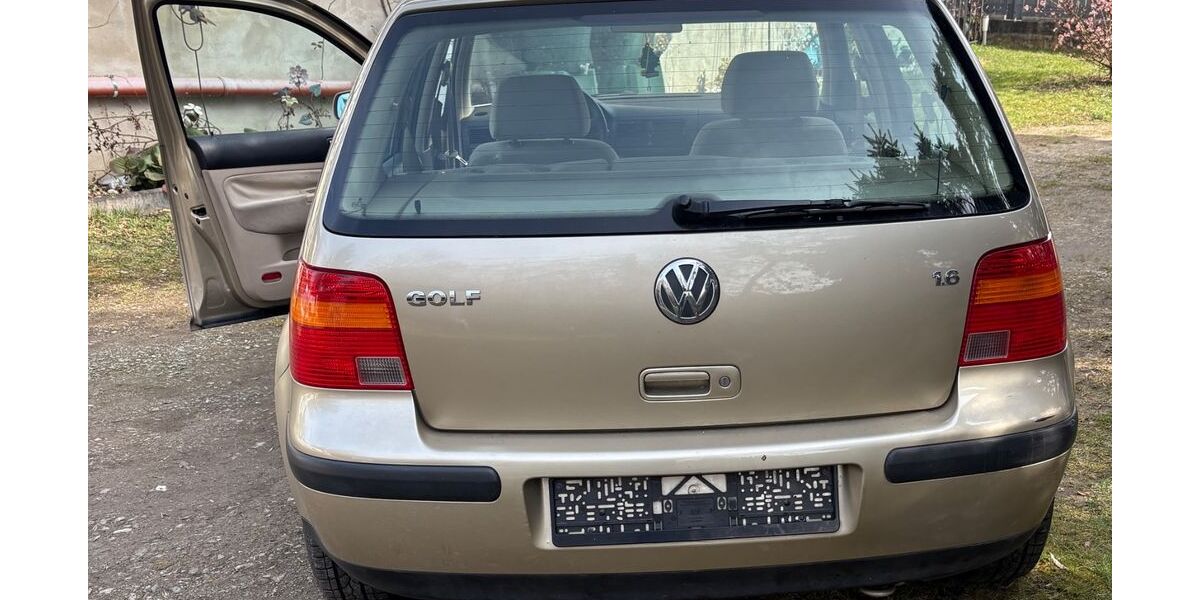 VW Golf 101.240 km 3.990 &euro; Crimmitschau 08451